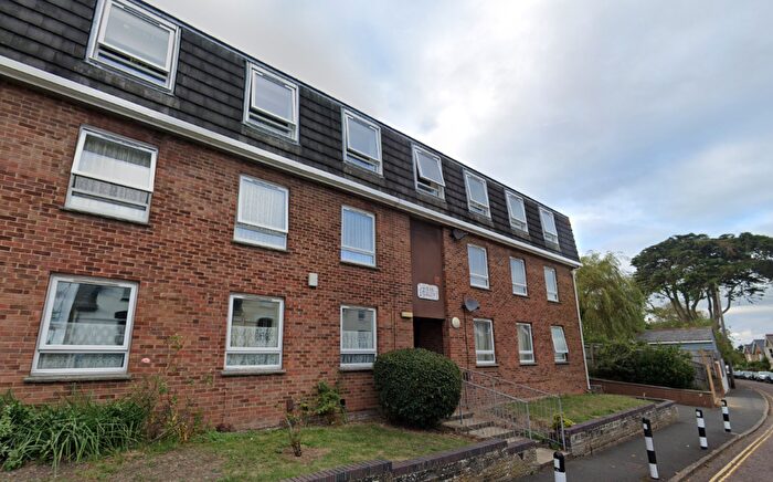 2 Bedroom Flat To Rent In Granville Road, Cowes, Isle Of Wight, PO31