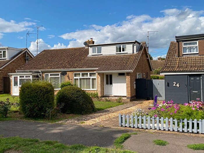 4 Bedroom Bungalow For Sale In Tithe Way, Roade, NN7