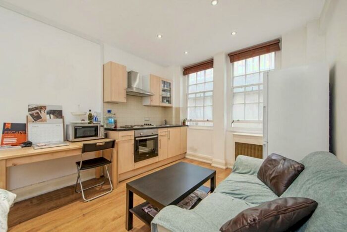 Flat To Rent In Ivor Court, Gloucester Place, NW1