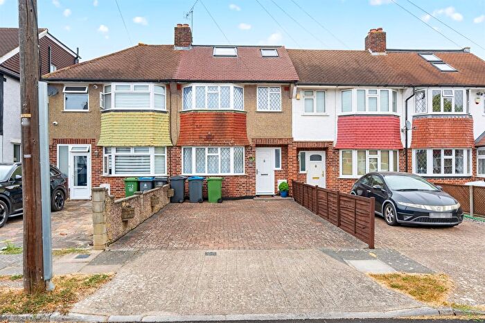 3 Bedroom Terraced House For Sale In Risborough Drive, Worcester Park, KT4