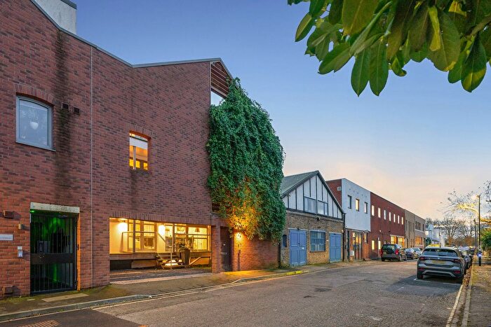 5 Bedroom Detached House For Sale In Glentham Road, Barnes, SW13