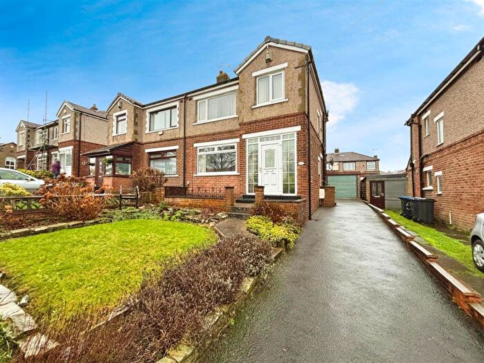 3 Bedroom Semi Detached House For Sale In Grove House Road, Bradford, BD2