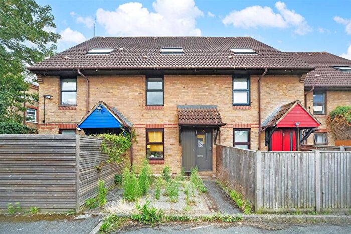 2 Bedroom Flat For Sale In Coopers Close, London, E1