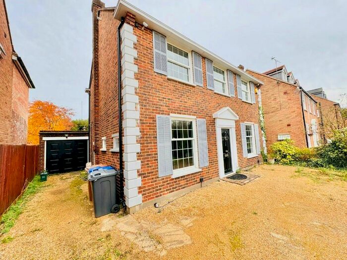 4 Bedroom Detached House To Rent In Pine Grove, AL9