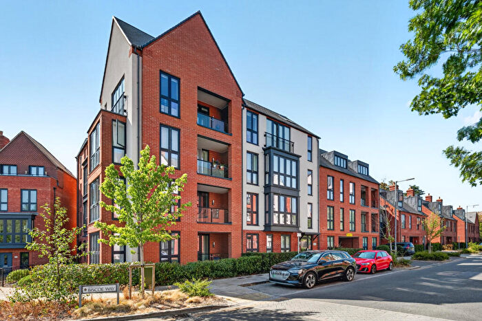 2 Bedroom Apartment For Sale In Biscoe Way, Wokingham, RG40