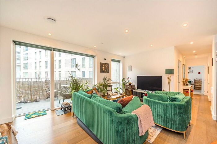 2 Bedroom Flat For Sale In Southern Way, Greenwich, London, SE10