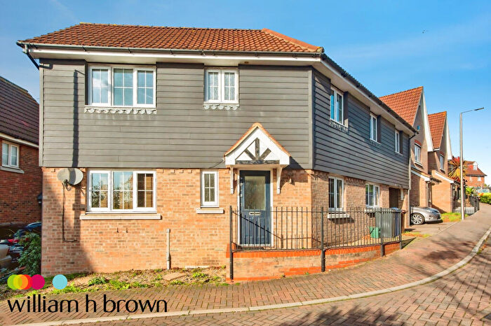 4 Bedroom Link Detached House To Rent In Chafford Hundred, Essex, RM16