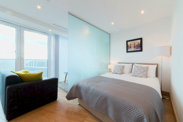 Apartment To Rent In Crossharbour Plaza, London, E14