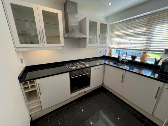 2 Bedroom Flat To Rent In Uxbridge Road, Stanmore, HA7