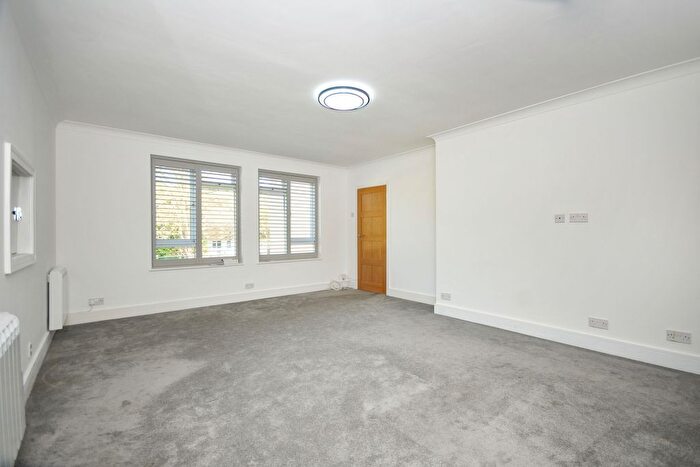 2 Bedroom Flat To Rent In Kemnal Road, Chislehurst, BR7
