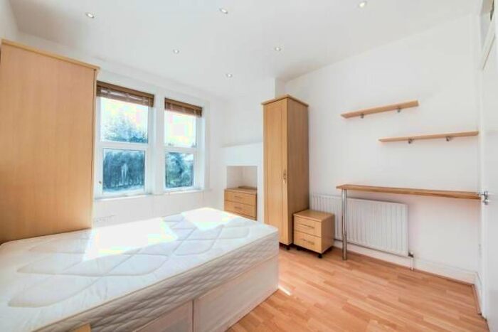 Studio To Rent In Ballards Lane, Finchley Central, N3
