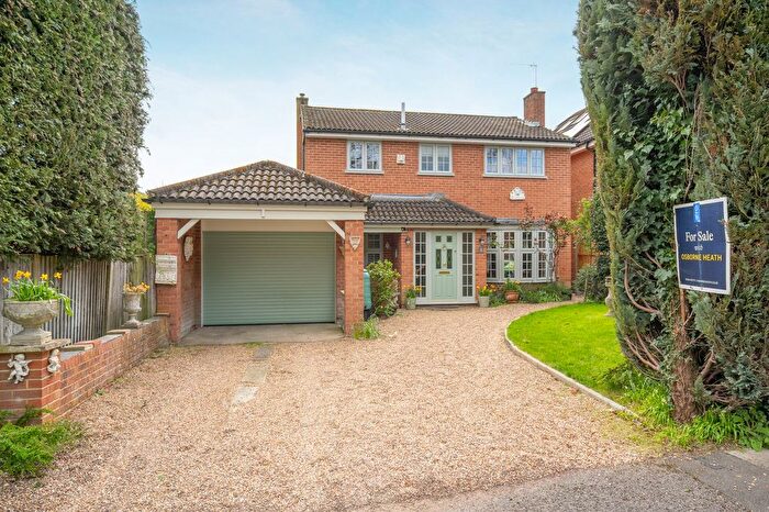 4 Bedroom Detached House For Sale In Sidbury Close, Sunningdale, SL5