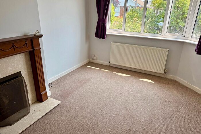 2 Bedroom Bungalow To Rent In Copthorne Hill, Worthing, BN13