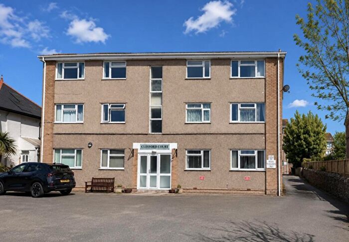 2 Bedroom Apartment For Sale In Flat Clifford Court, Albert Drive, Deganwy, LL31