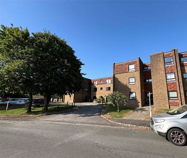 1 Bedroom Flat For Sale In Mulberry Court, Guildford, Surrey, GU4