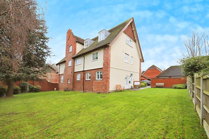 3 Bedroom Flat For Sale In Waugh Drive, Halesowen, B63
