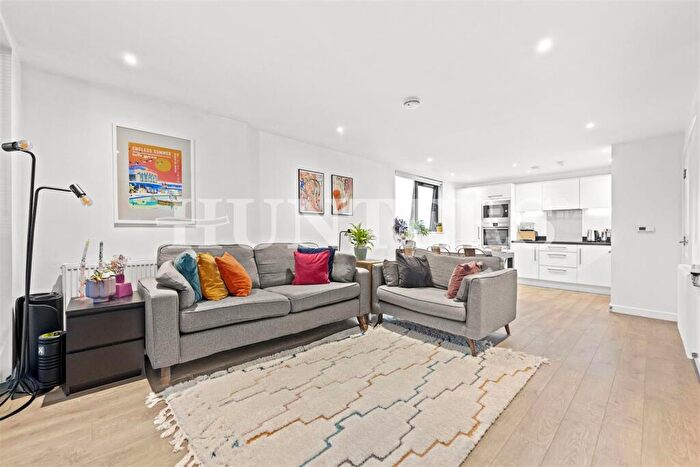 2 Bedroom Apartment For Sale In Lapwing Heights, Waterside Way, N17