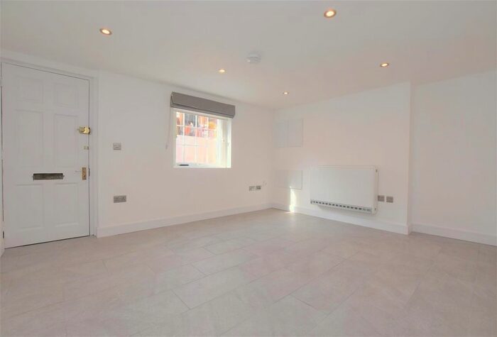 1 Bedroom Flat To Rent In Baker Street, Reading, RG1