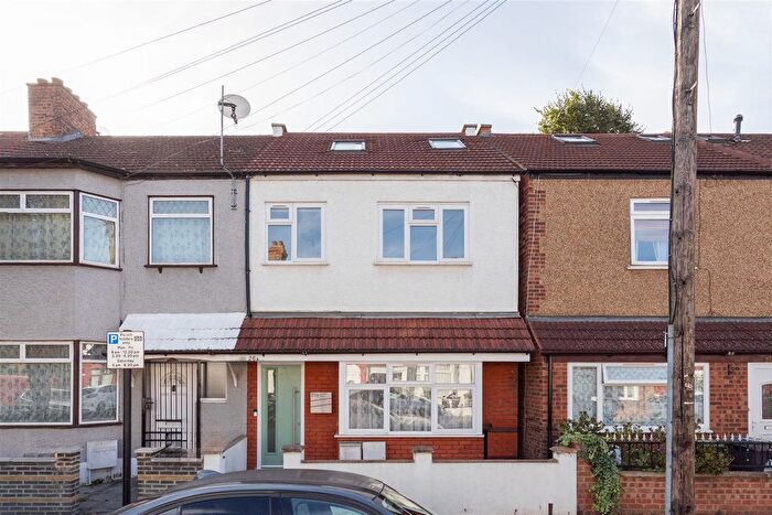 4 Bedroom Property For Sale In Bowdon Road, Walthamstow, E17