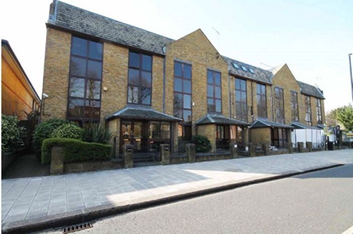 Studio To Rent In St. Johns Road, Isleworth, TW7