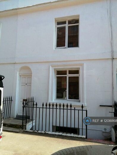 2 Bedroom Maisonette To Rent In Robert Street, Brighton, BN1