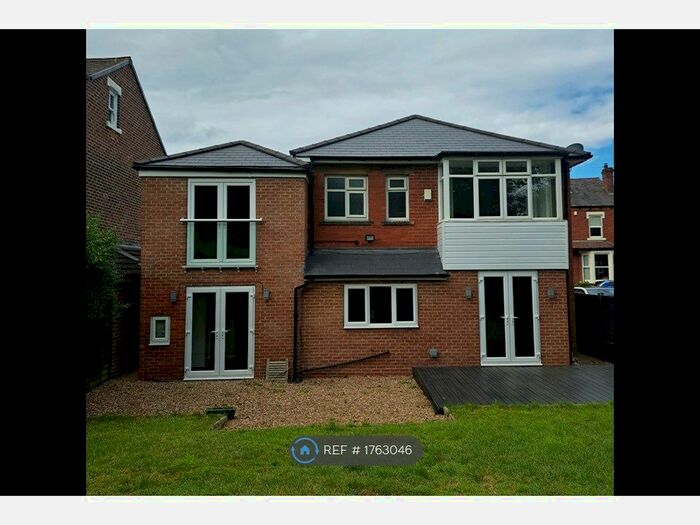 4 Bedroom Detached House To Rent In Gledhow Wood Avenue, Leeds, LS8