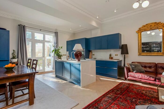 3 Bedroom Maisonette For Sale In Broadwater Down, Tunbridge Wells, TN2