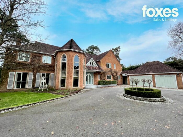 4 Bedroom Detached House To Rent In Lawrence Drive, Poole, Dorset, BH13