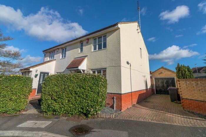 3 Bedroom Property To Rent In Heron Gardens, Rayleigh, SS6