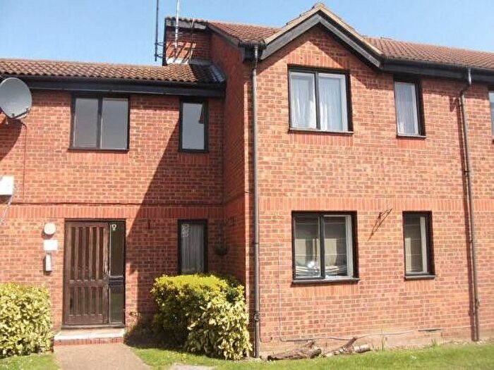 1 Bedroom Flat To Rent In Oakley Close, Grays, Essex, RM20