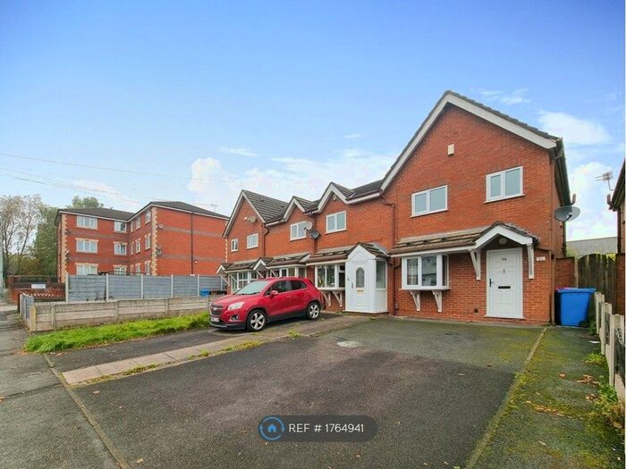 3 Bedroom Semi-Detached House To Rent In Billy Lane, Swinton, Manchester, M27