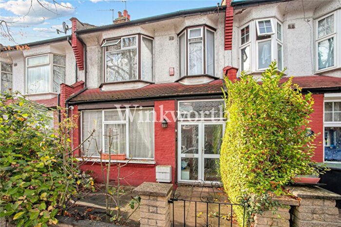 3 Bedroom Terraced House For Sale In Arnold Gardens, London, N13