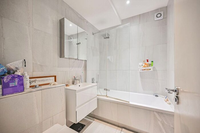 1 Bedroom Flat To Rent In Green Lanes, Harringay, London, N4