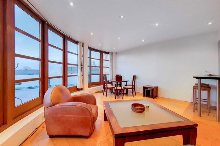 2 Bedroom Flat To Rent In Mediterranean House, Wandsworth High Street, London, SW18