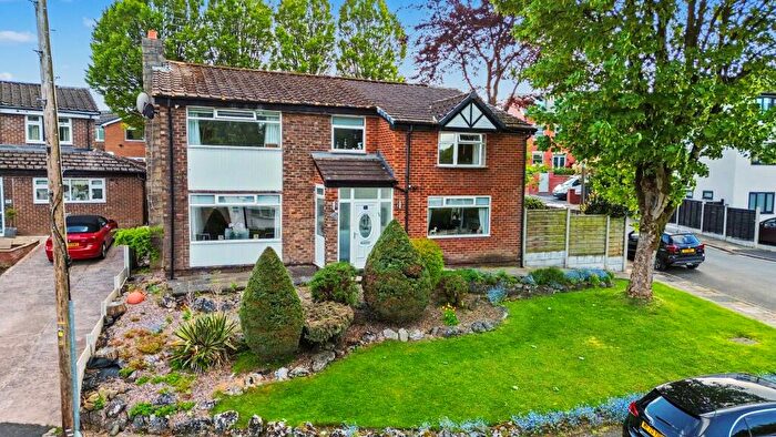 4 Bedroom Detached House For Sale In Philips Drive, Whitefield, M45