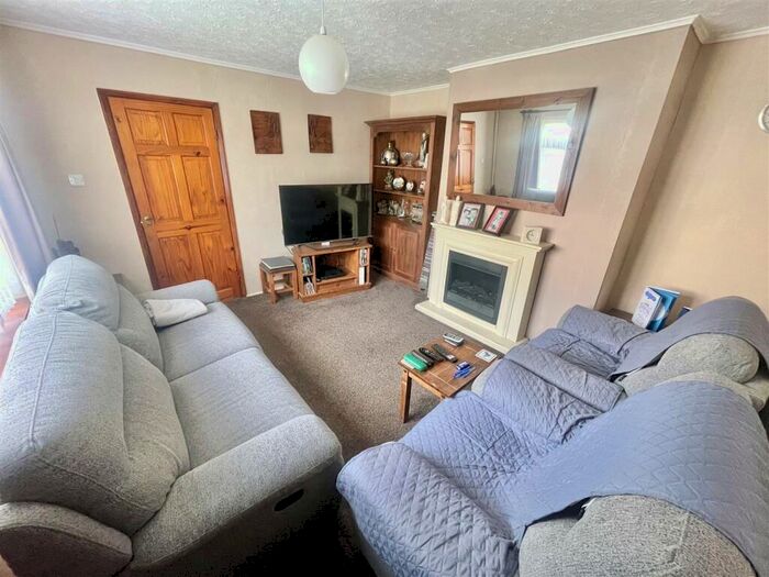 3 Bedroom SemiDetached House For Sale In Mariners Way, Pill, BS20