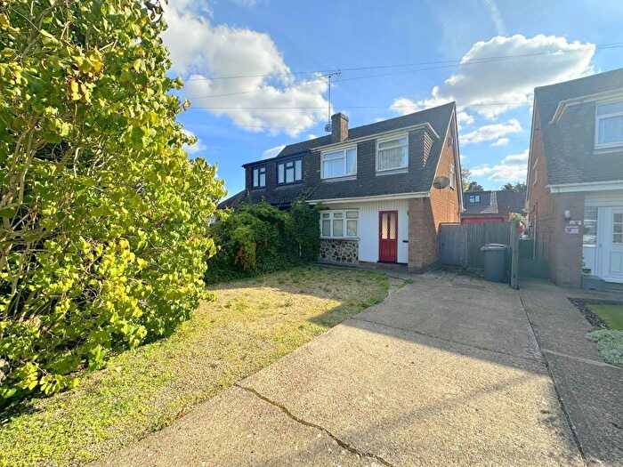 3 Bedroom Semi-Detached House To Rent In Icknield Way, Luton, LU3