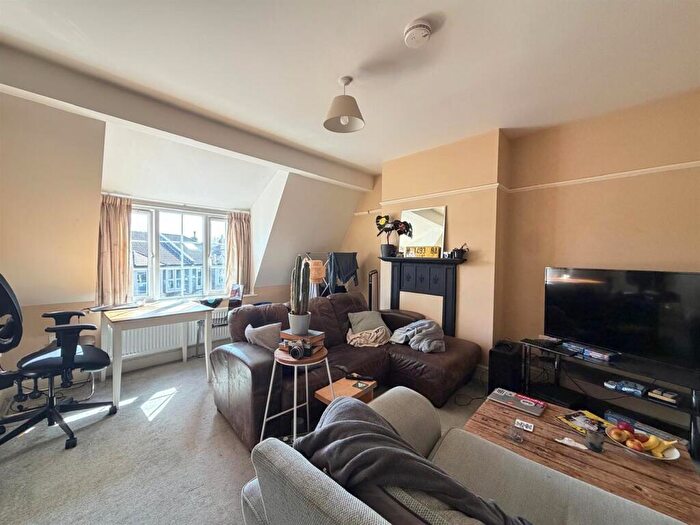 2 Bedroom House To Rent In Henleaze Road, Bristol, BS9