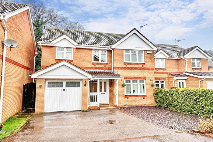 4 Bedroom Detached House For Sale In Greenslade Close, Kettering, NN15