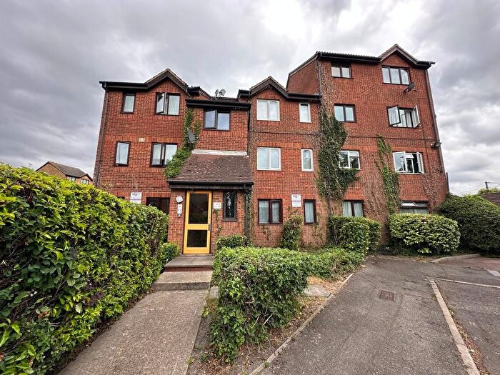 2 Bedroom Flat For Sale In Porter Close, Grays, RM20