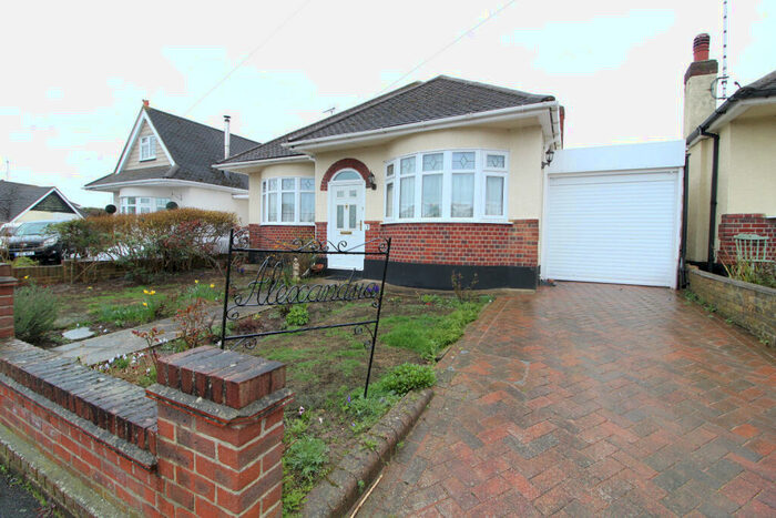 2 Bedroom Detached Bungalow To Rent In Leigh Heights, Hadleigh, SS7