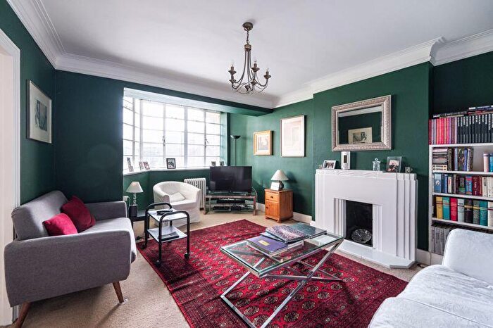 3 Bedroom Apartment To Rent In Cholmeley Park, Highgate Village, N6