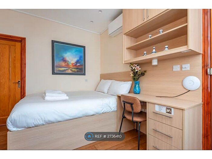 Studio To Rent In Blackshaw Road, London, SW17