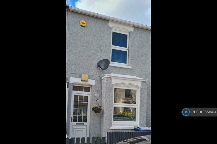 3 Bedroom Terraced House To Rent In Flint Street, Grays, RM20