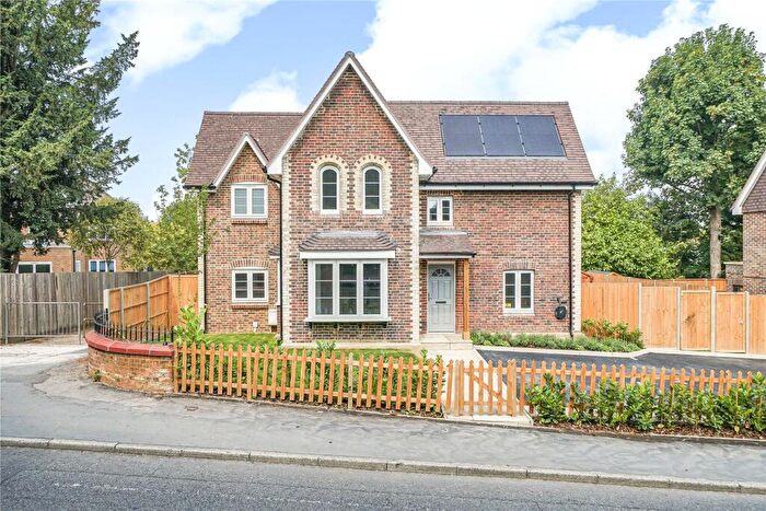 3 Bedroom Detached House For Sale In Epsom Road, Guildford, Surrey, GU1