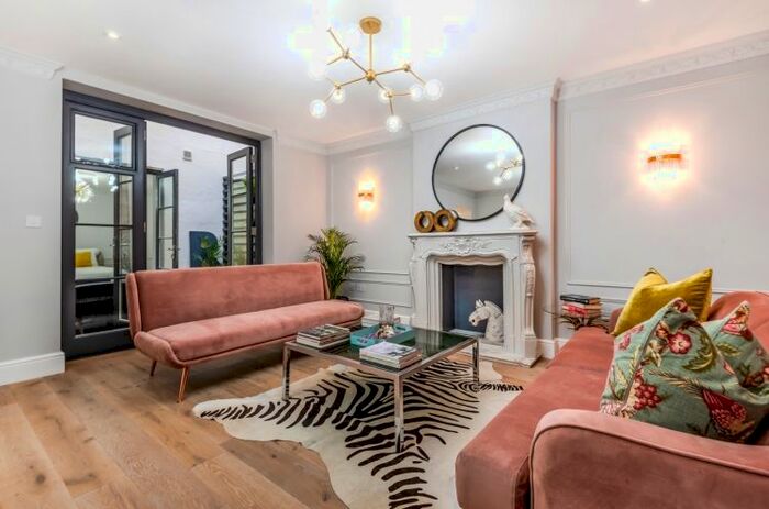 2 Bedroom Flat To Rent In Queens Gardens, London, W2