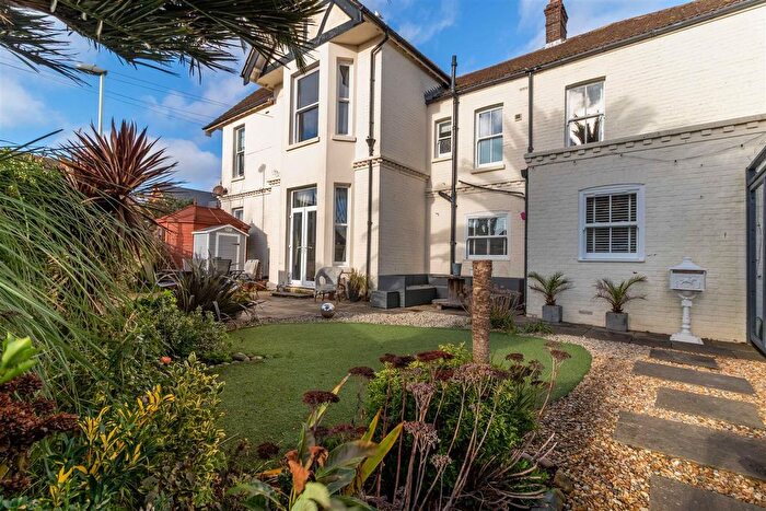 2 Bedroom Flat For Sale In Heene Road, Worthing, BN11