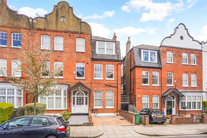 3 Bedroom Apartment To Rent In Kidderpore Gardens, London, NW3