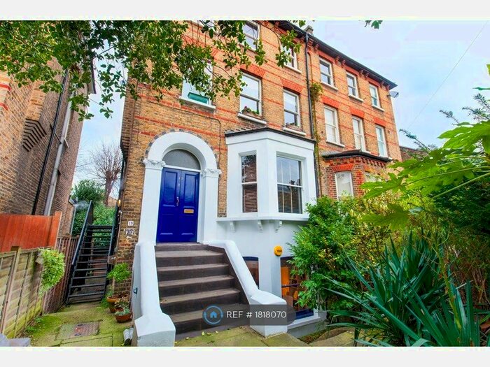 2 Bedroom Flat To Rent In Poet's Corner, London, SE24