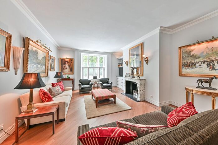 2 Bedroom Flat For Sale In Onslow Square, London, SW7